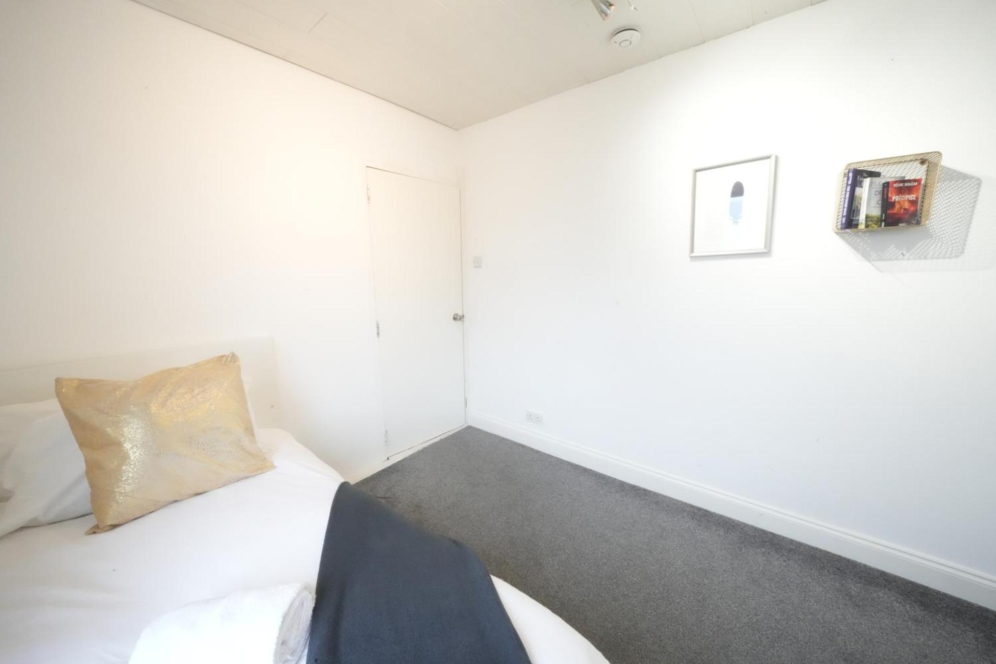 Airport Comfy Stay Harmondsworth Εξωτερικό φωτογραφία
