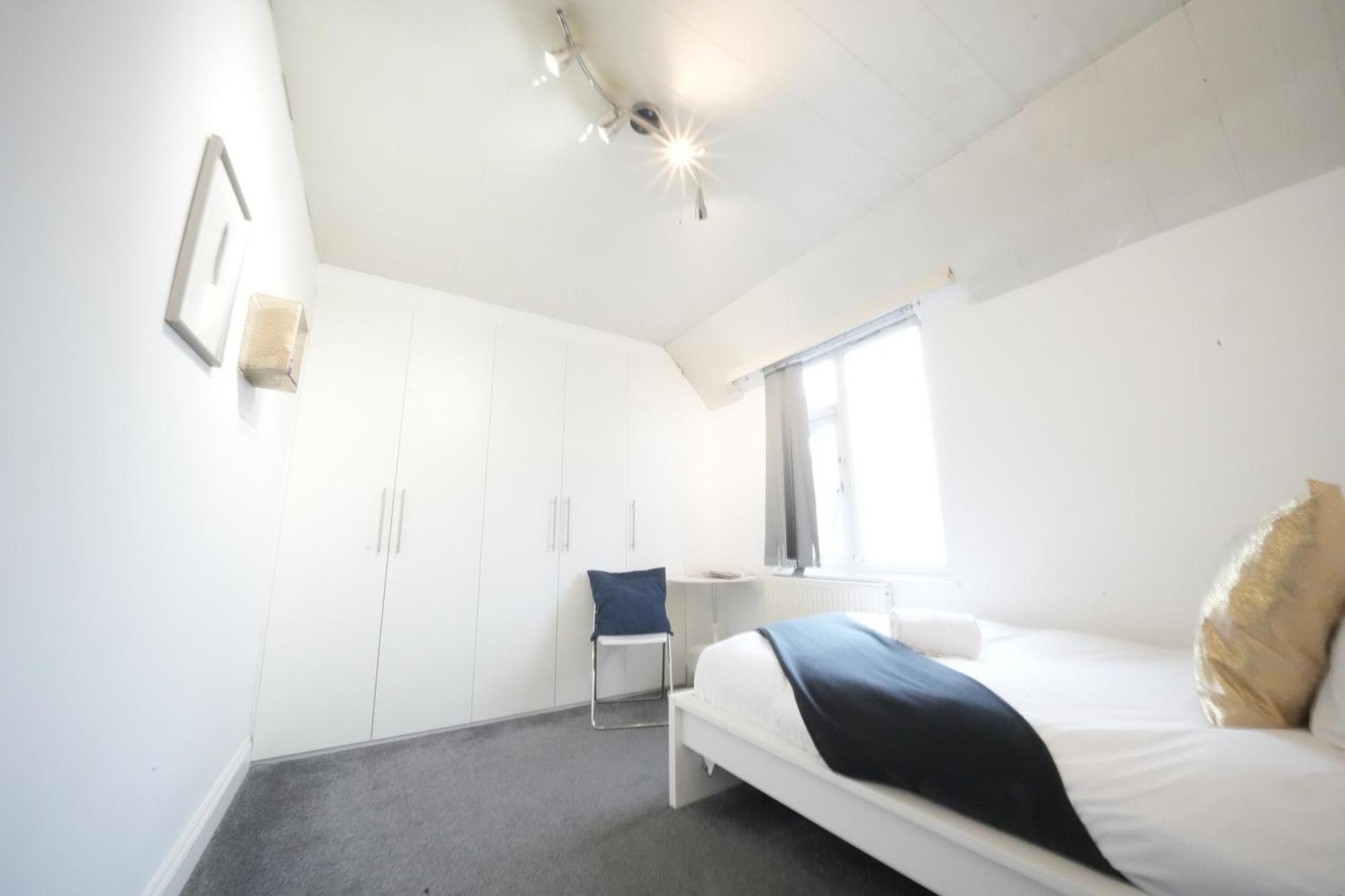 Airport Comfy Stay Harmondsworth Εξωτερικό φωτογραφία