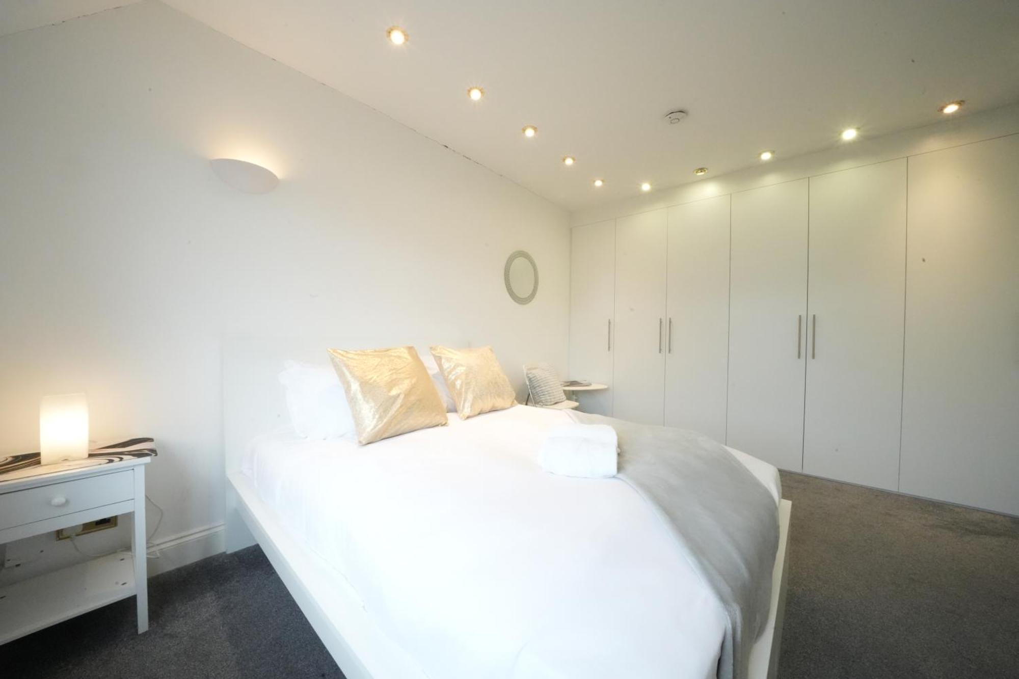 Airport Comfy Stay Harmondsworth Εξωτερικό φωτογραφία